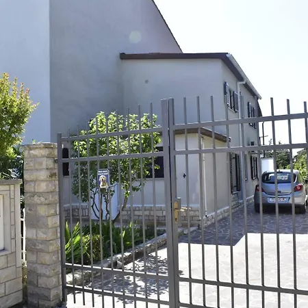 Dinka דירה
